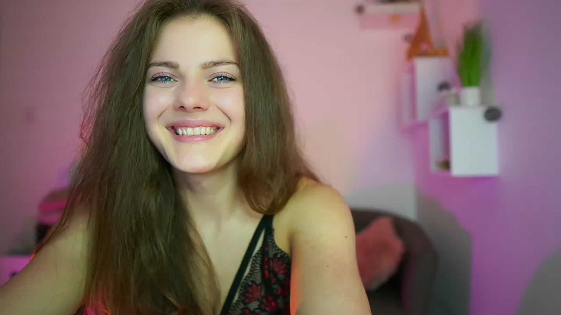 Gallery image thumbnail from Elly_Malkova_'s myfreecams stream on, 06/10/2023, 15:17 image 9 of 20