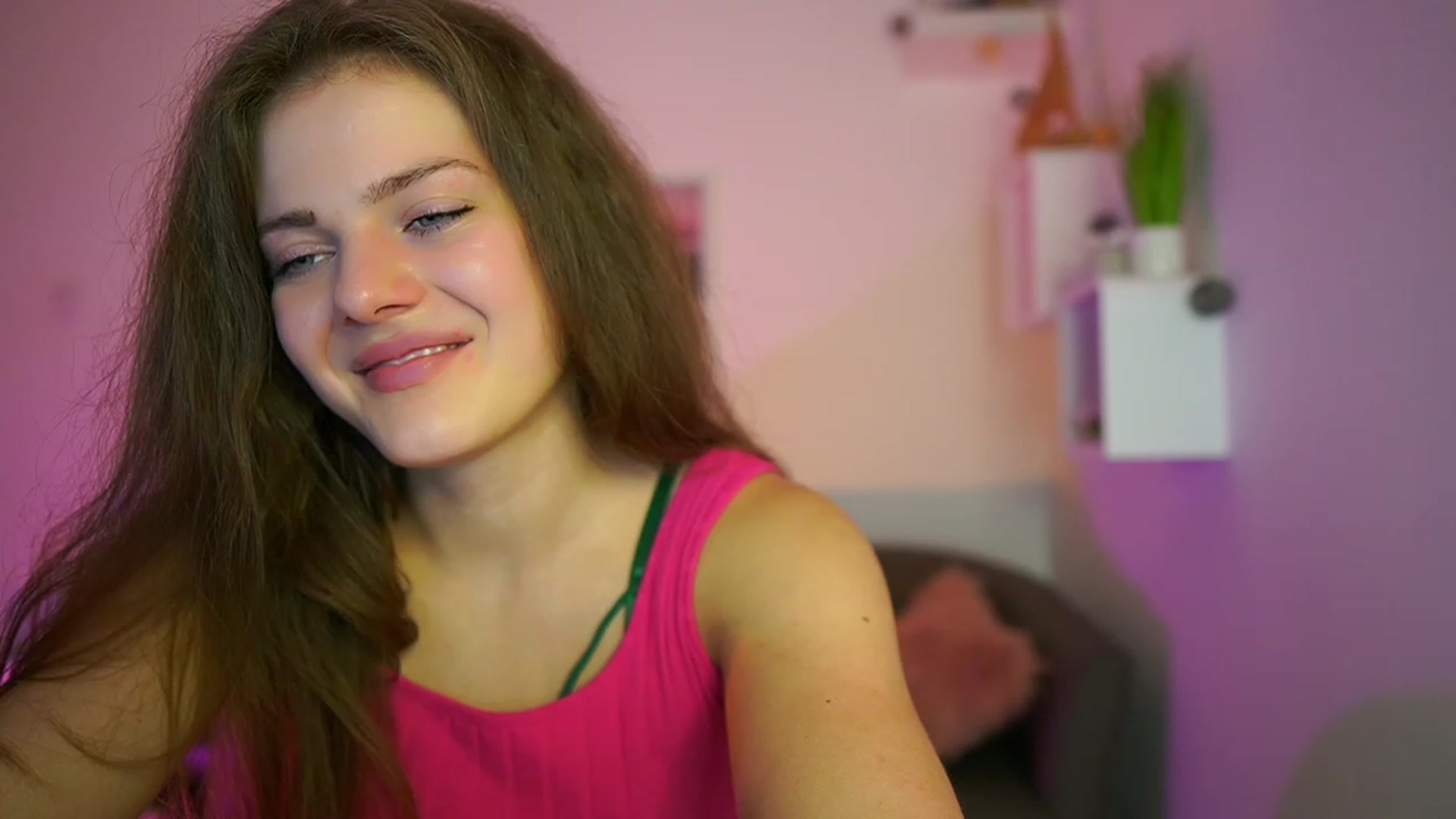 Gallery image thumbnail from Elly_Malkova_'s myfreecams stream on, 06/11/2023, 19:41 image 3 of 20