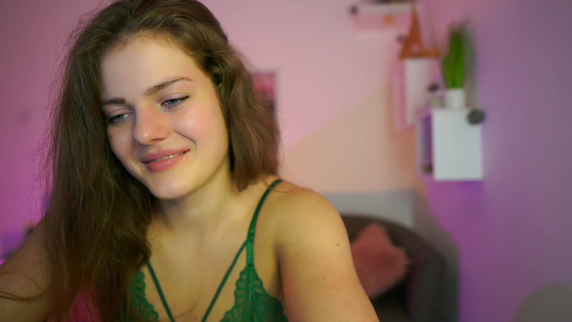 Gallery image thumbnail from Elly_Malkova_'s myfreecams stream on, 06/11/2023, 20:24 image 14 of 20