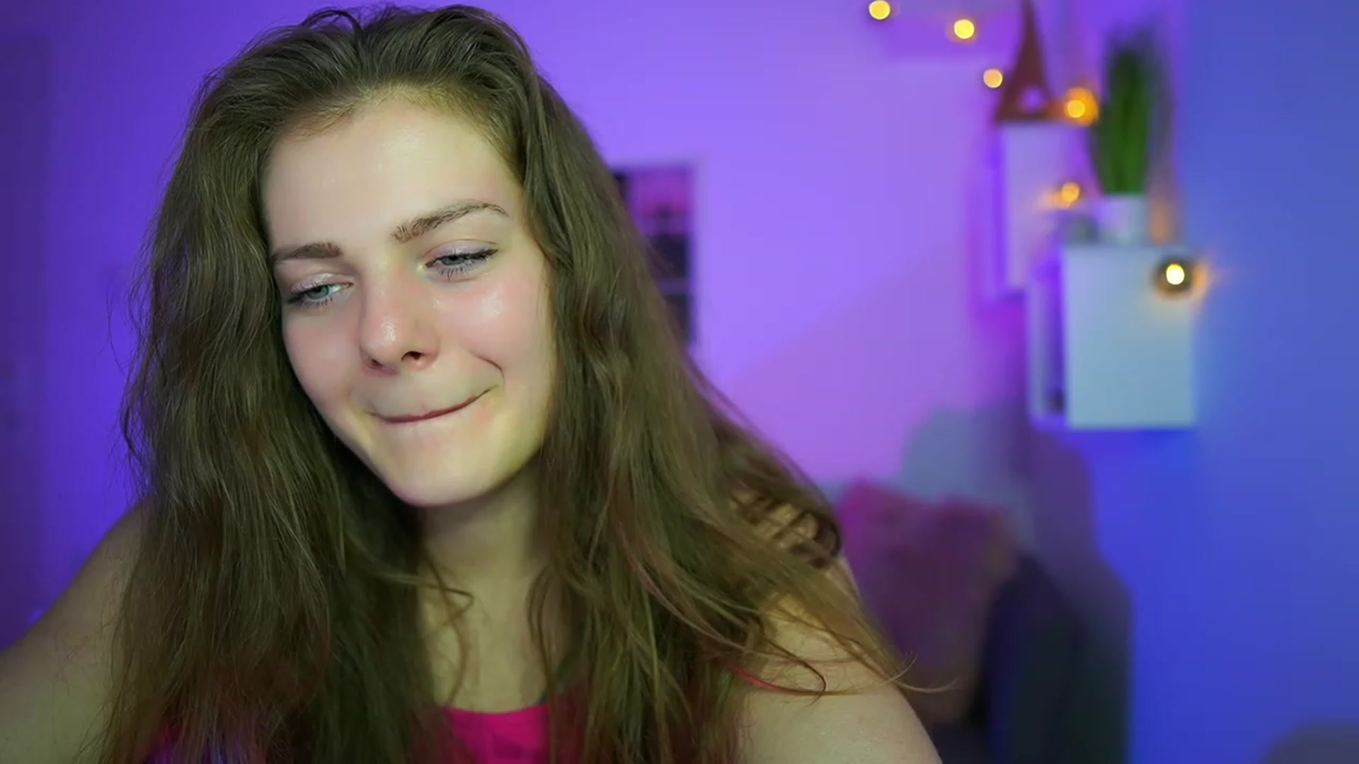 Gallery image thumbnail from Elly_Malkova_'s myfreecams stream on, 06/15/2023, 14:20 image 18 of 20