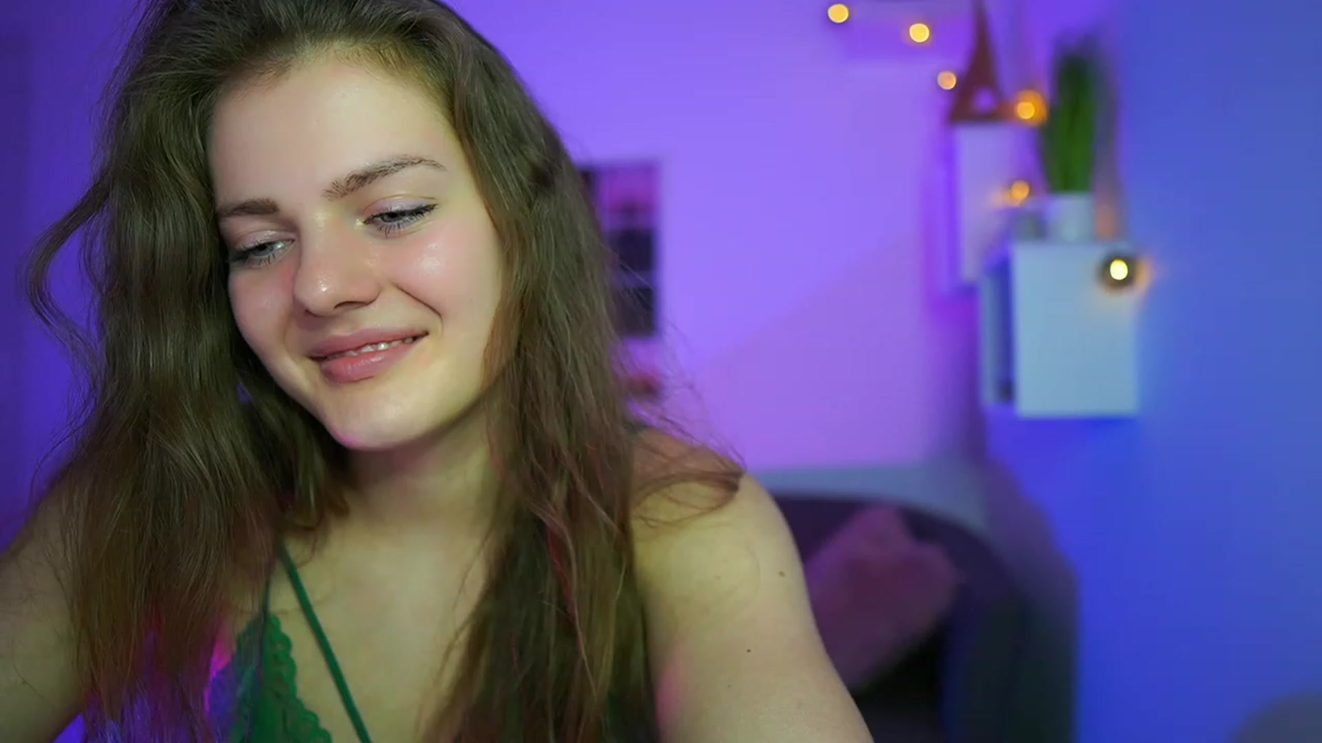 Gallery image thumbnail from Elly_Malkova_'s myfreecams stream on, 06/15/2023, 17:30 image 18 of 20