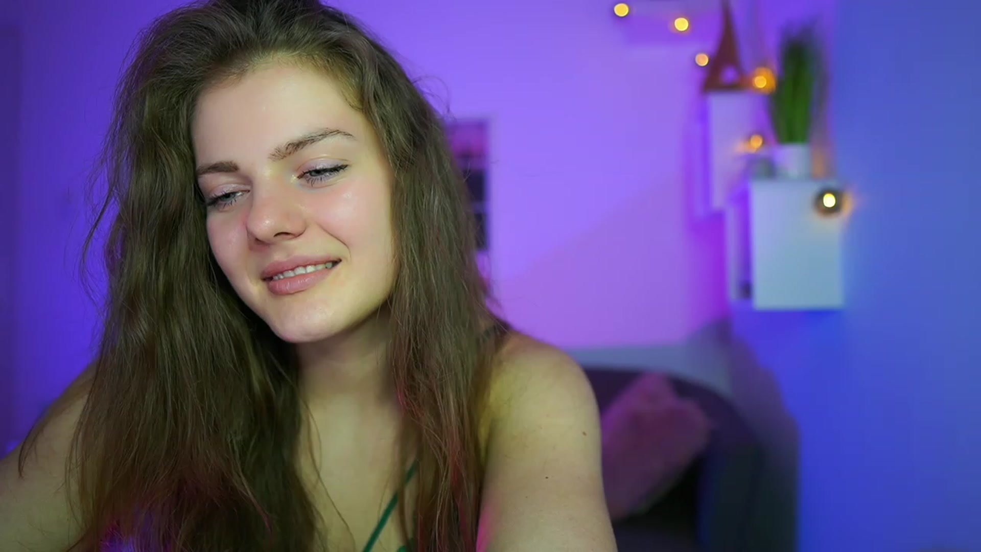 Gallery image thumbnail from Elly_Malkova_'s myfreecams stream on, 06/15/2023, 17:30 image 15 of 20