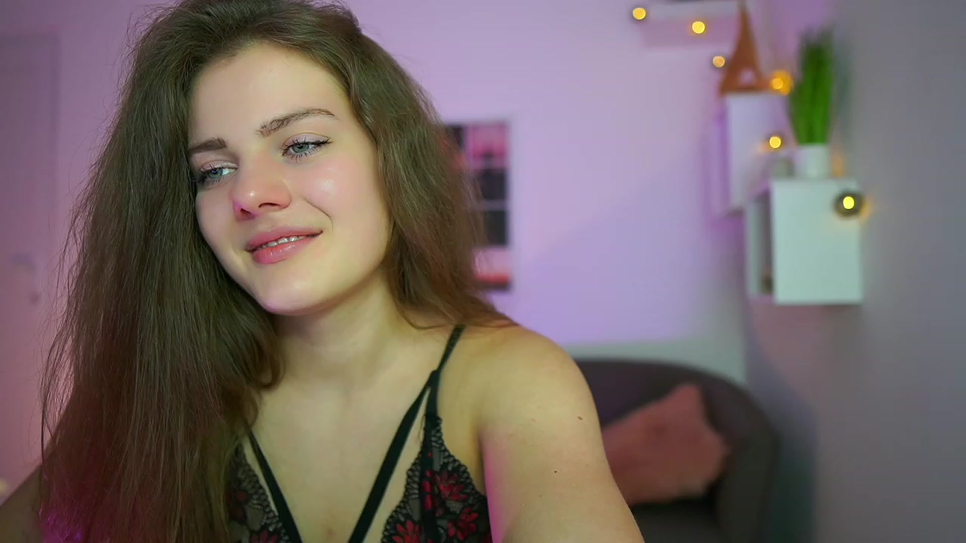 Gallery image thumbnail from Elly_Malkova_'s myfreecams stream on, 06/16/2023, 15:15 image 10 of 20