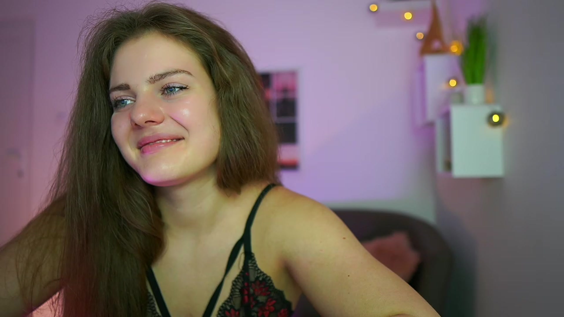 Gallery image thumbnail from Elly_Malkova_'s myfreecams stream on, 06/16/2023, 18:01 image 18 of 20