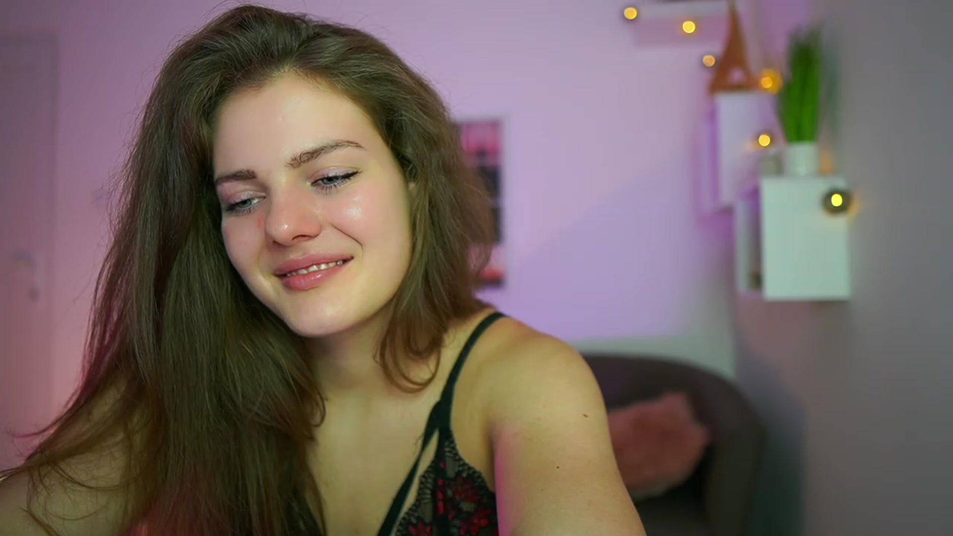 Gallery image thumbnail from Elly_Malkova_'s myfreecams stream on, 06/16/2023, 18:01 image 13 of 20