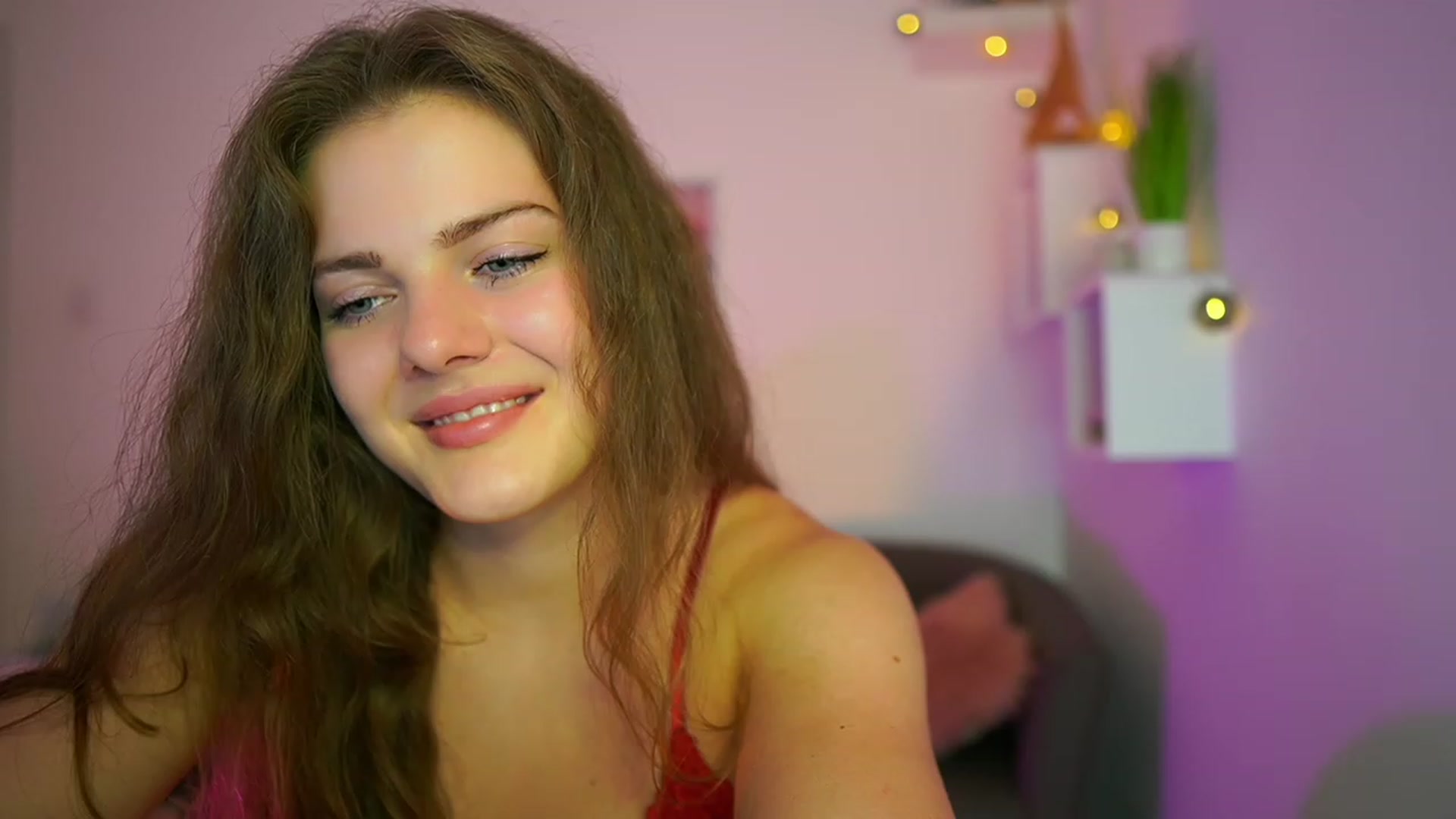 Gallery image thumbnail from Elly_Malkova_'s myfreecams stream on, 06/18/2023, 20:10 image 17 of 20