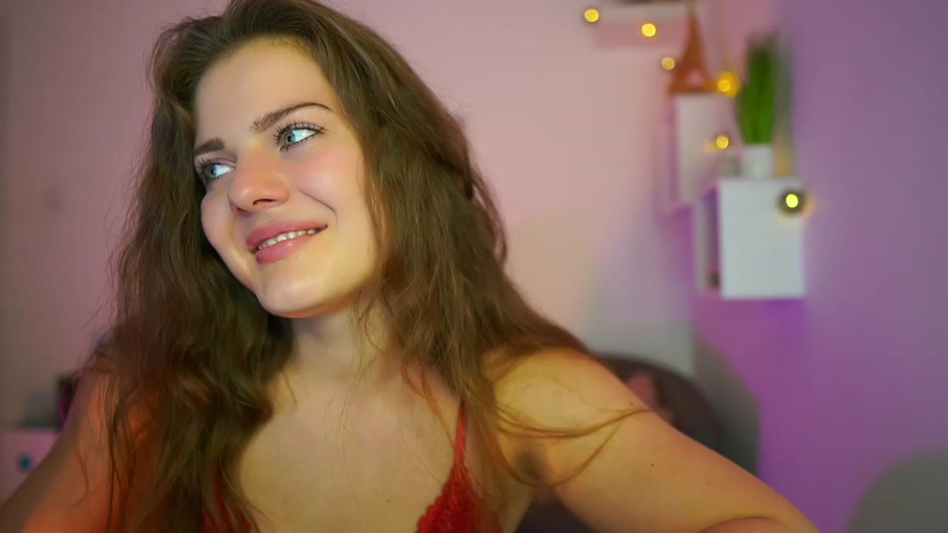 Gallery image thumbnail from Elly_Malkova_'s myfreecams stream on, 06/18/2023, 20:10 image 9 of 20