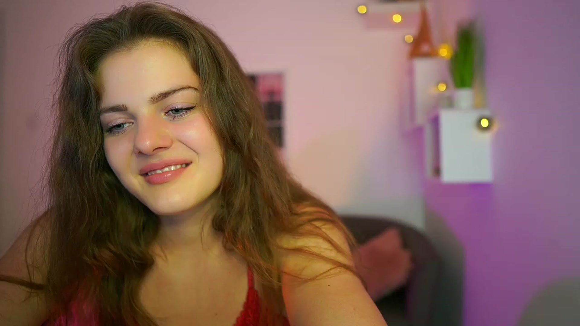 Gallery image thumbnail from Elly_Malkova_'s myfreecams stream on, 06/18/2023, 20:10 image 10 of 20