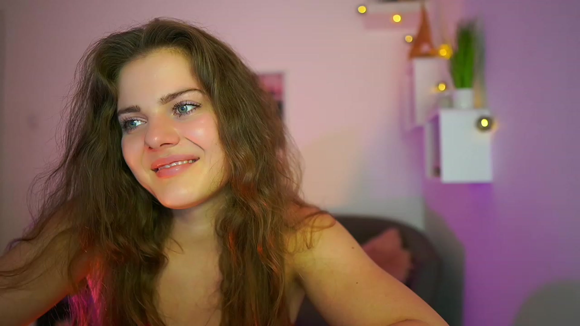 Gallery image thumbnail from Elly_Malkova_'s myfreecams stream on, 06/18/2023, 20:10 image 13 of 20