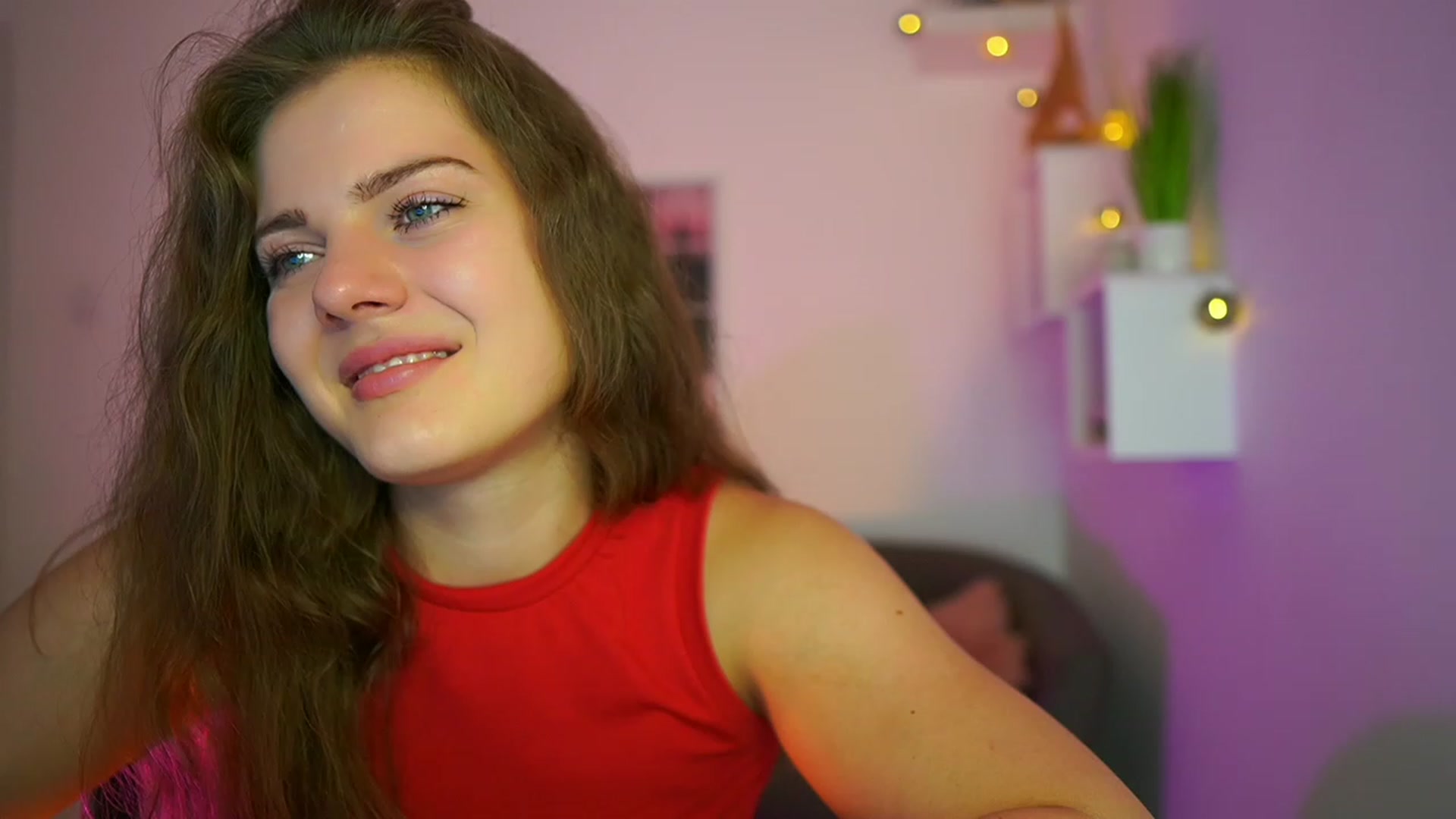 Gallery image thumbnail from Elly_Malkova_'s myfreecams stream on, 06/18/2023, 20:10 image 3 of 20