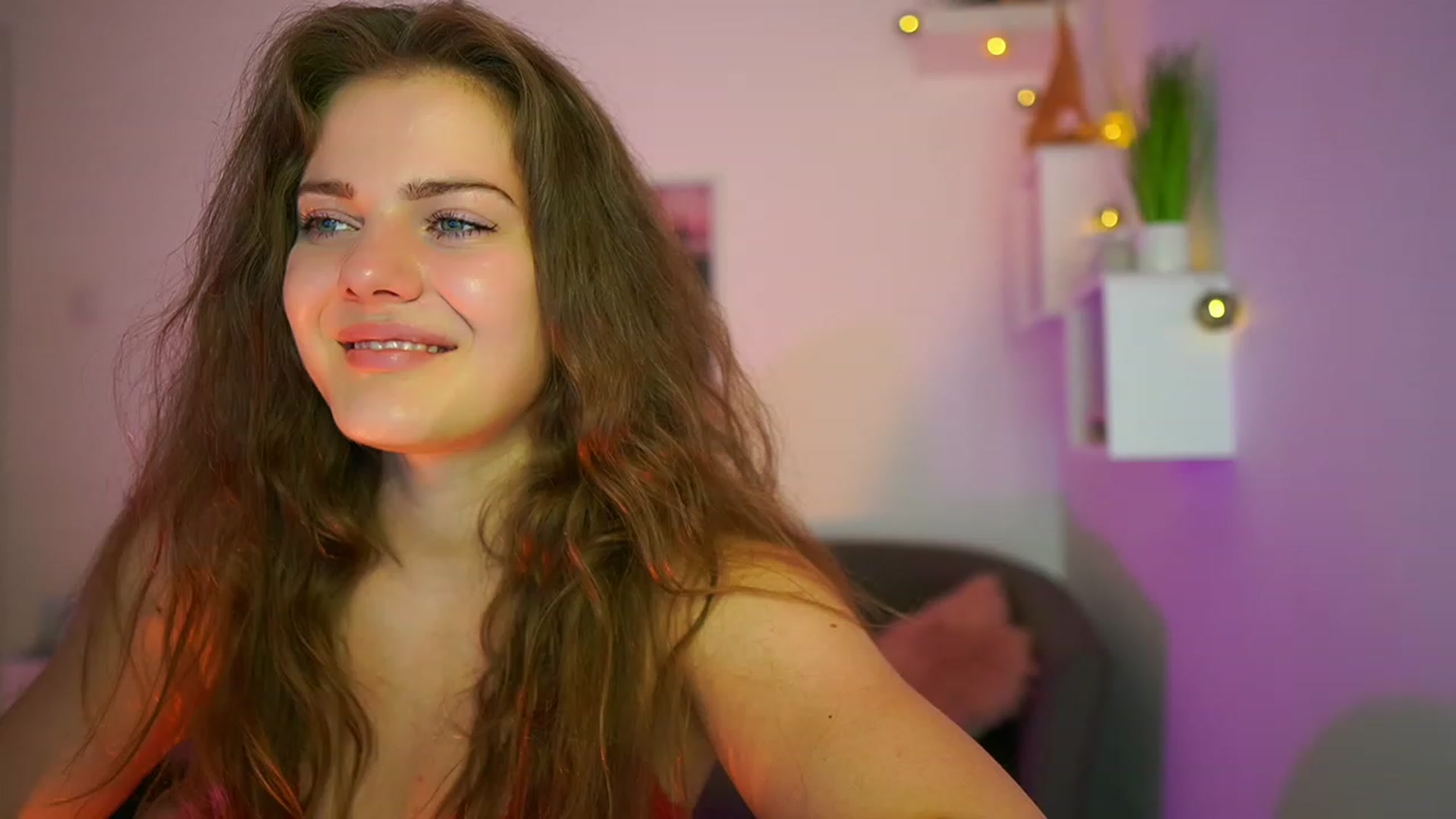 Gallery image thumbnail from Elly_Malkova_'s myfreecams stream on, 06/18/2023, 20:10 image 14 of 20