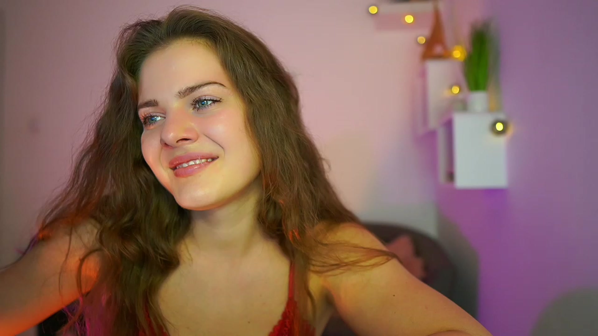 Gallery image thumbnail from Elly_Malkova_'s myfreecams stream on, 06/18/2023, 20:10 image 8 of 20