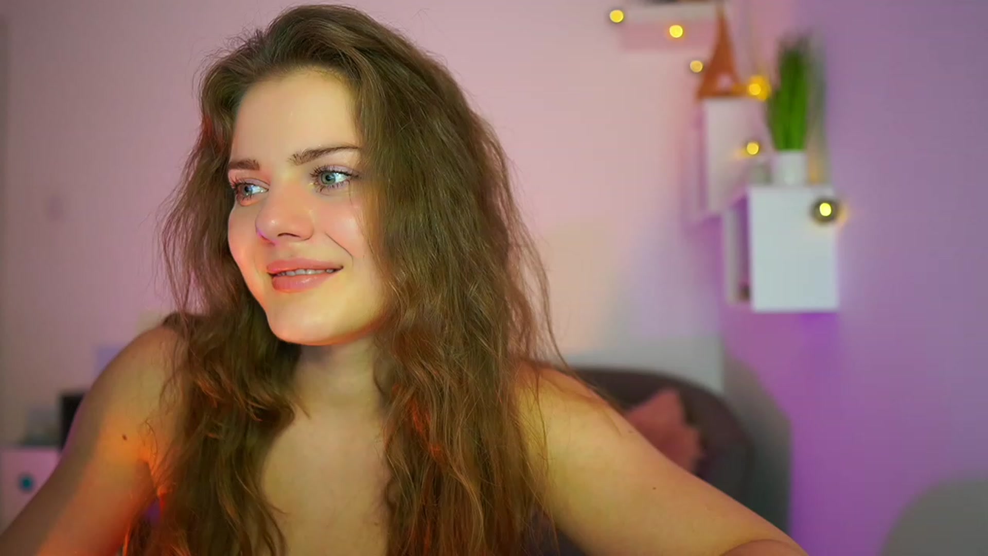 Gallery image thumbnail from Elly_Malkova_'s myfreecams stream on, 06/18/2023, 20:10 image 11 of 20