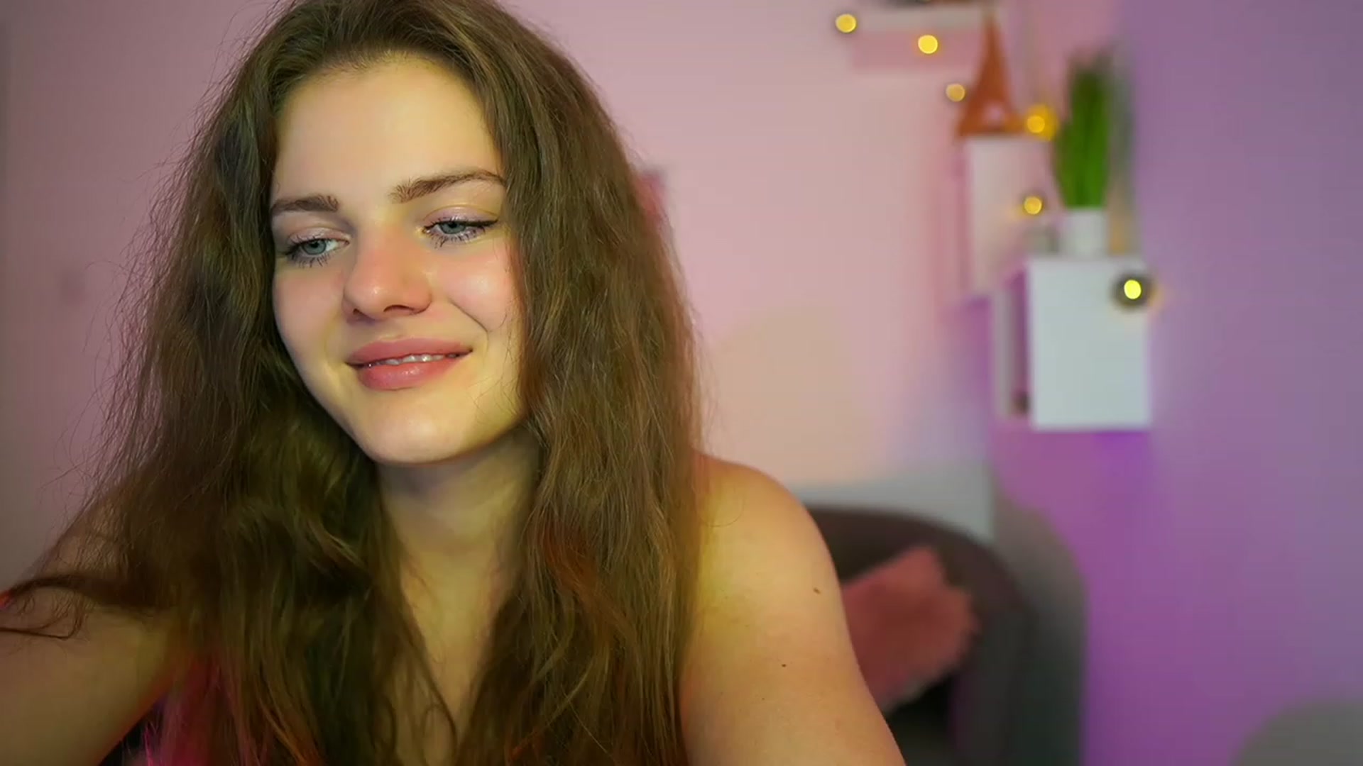 Gallery image thumbnail from Elly_Malkova_'s myfreecams stream on, 06/18/2023, 22:23 image 20 of 20