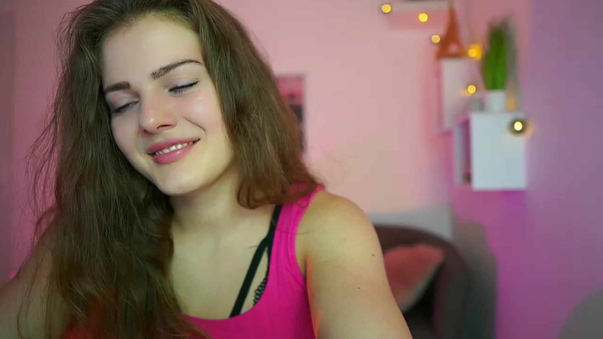 Gallery image thumbnail from Elly_Malkova_'s myfreecams stream on, 06/20/2023, 19:27 image 13 of 20