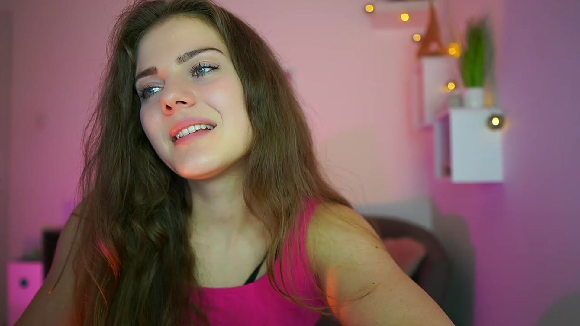 Gallery image thumbnail from Elly_Malkova_'s myfreecams stream on, 06/20/2023, 20:02 image 6 of 20