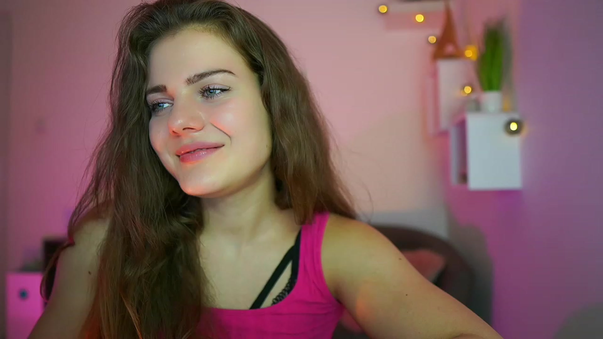 Gallery image thumbnail from Elly_Malkova_'s myfreecams stream on, 06/20/2023, 22:36 image 3 of 20