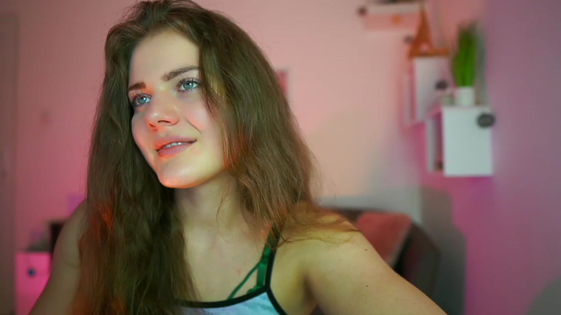 Gallery image thumbnail from Elly_Malkova_'s myfreecams stream on, 06/21/2023, 19:33 image 3 of 20