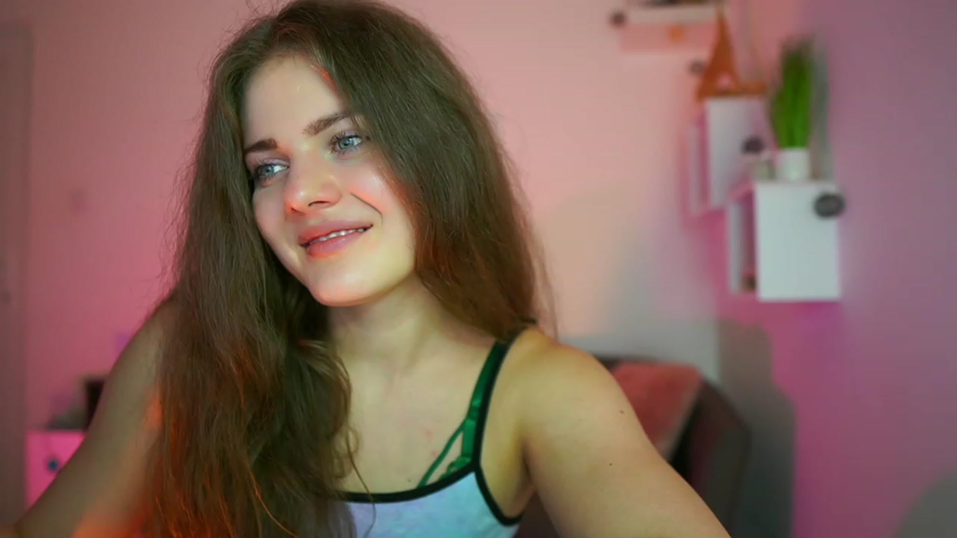 Gallery image thumbnail from Elly_Malkova_'s myfreecams stream on, 06/21/2023, 19:33 image 6 of 20