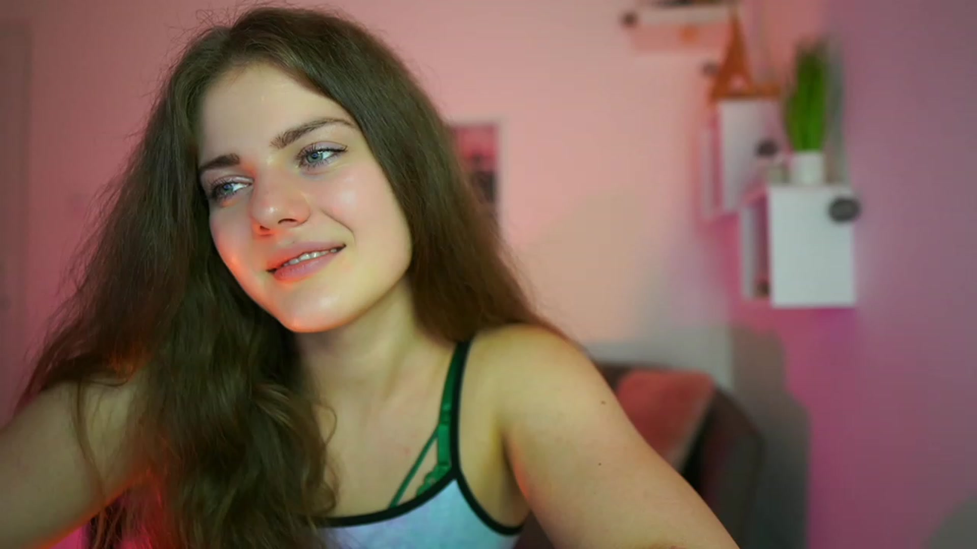 Gallery image thumbnail from Elly_Malkova_'s myfreecams stream on, 06/21/2023, 19:33 image 13 of 20