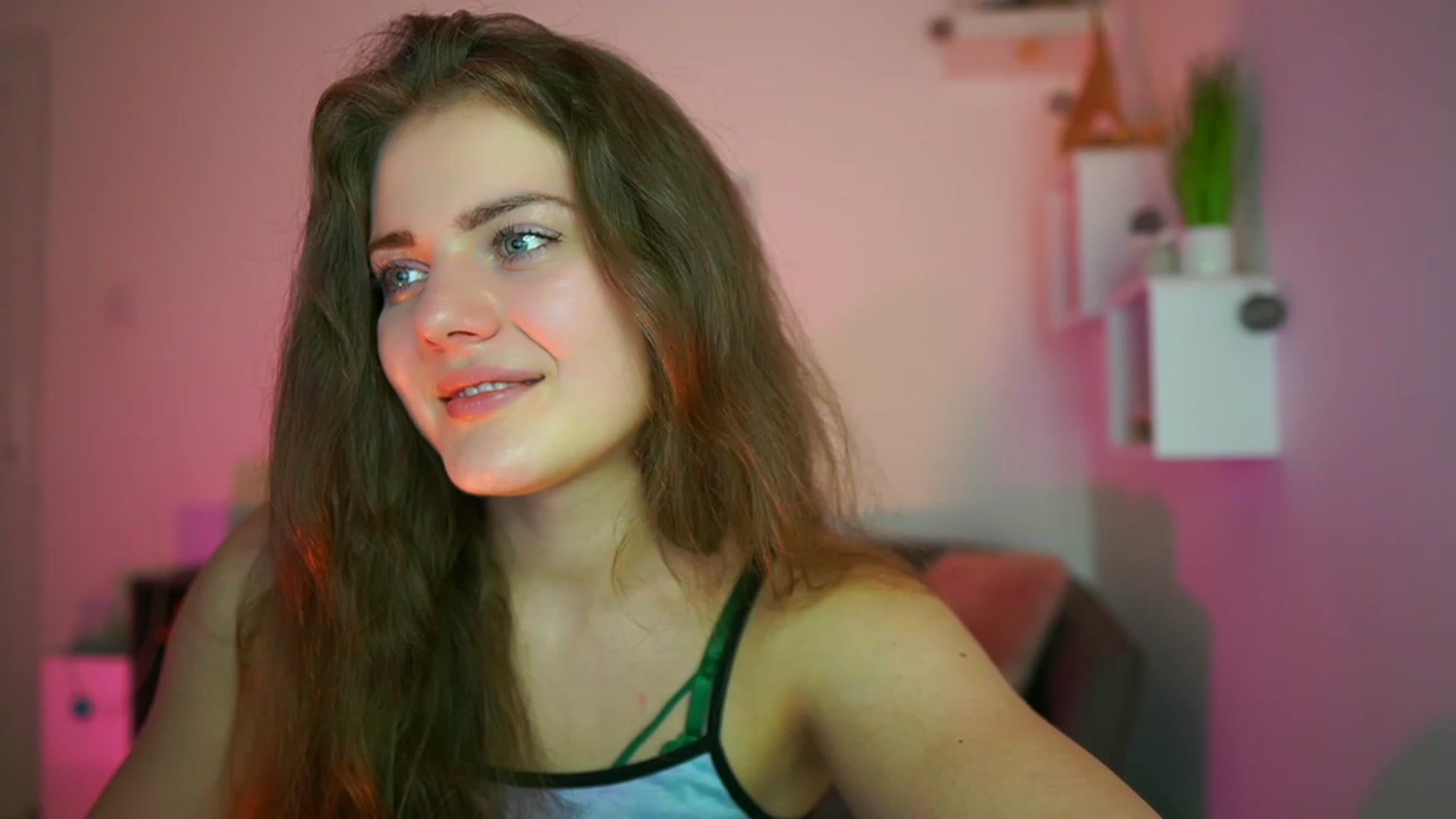 Gallery image thumbnail from Elly_Malkova_'s myfreecams stream on, 06/21/2023, 19:33 image 2 of 20