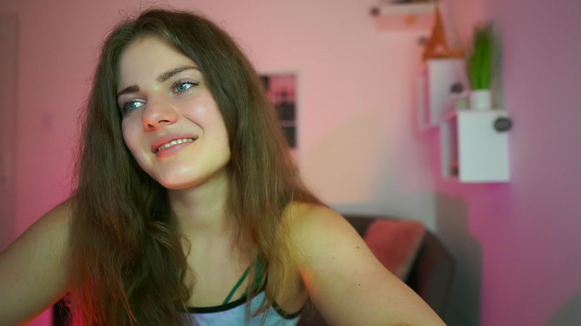 Gallery image thumbnail from Elly_Malkova_'s myfreecams stream on, 06/21/2023, 19:33 image 11 of 20