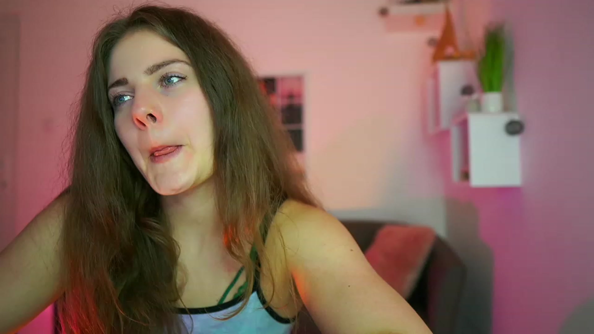 Gallery image thumbnail from Elly_Malkova_'s myfreecams stream on, 06/21/2023, 19:33 image 8 of 20