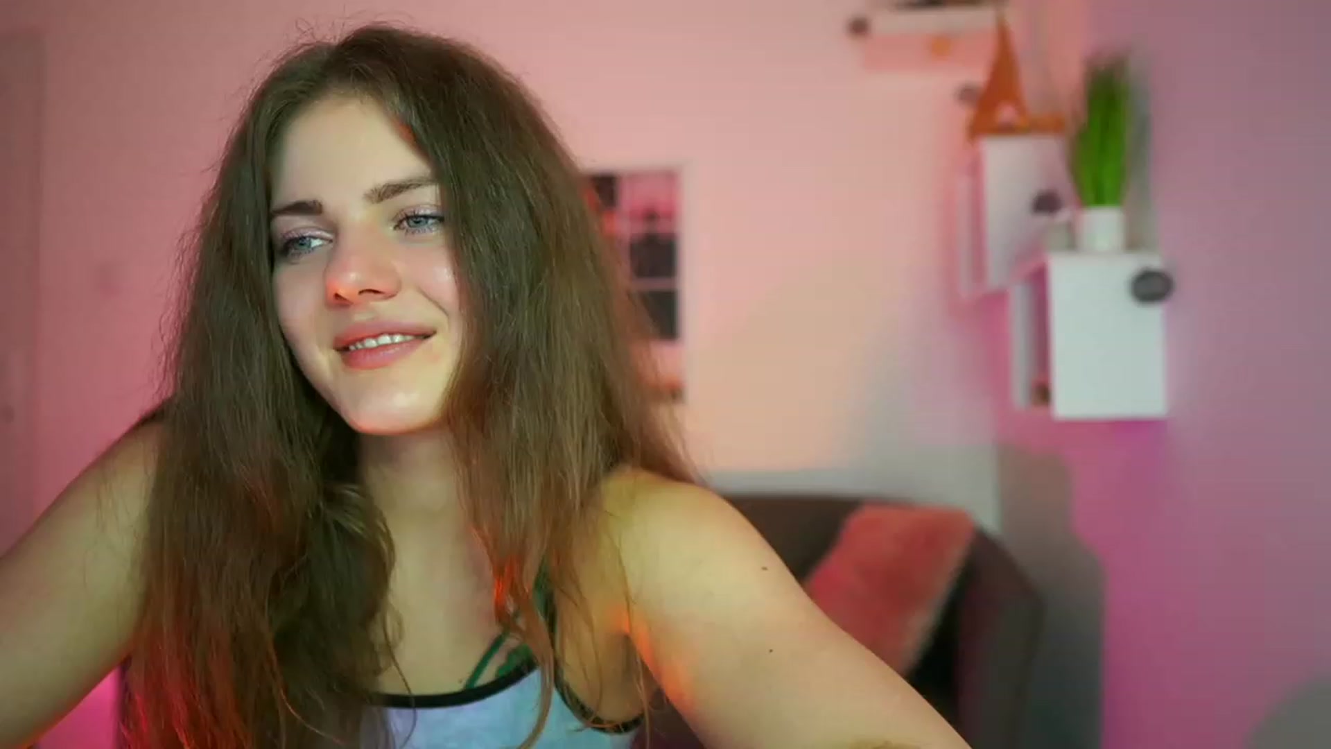 Gallery image thumbnail from Elly_Malkova_'s myfreecams stream on, 06/21/2023, 19:33 image 7 of 20