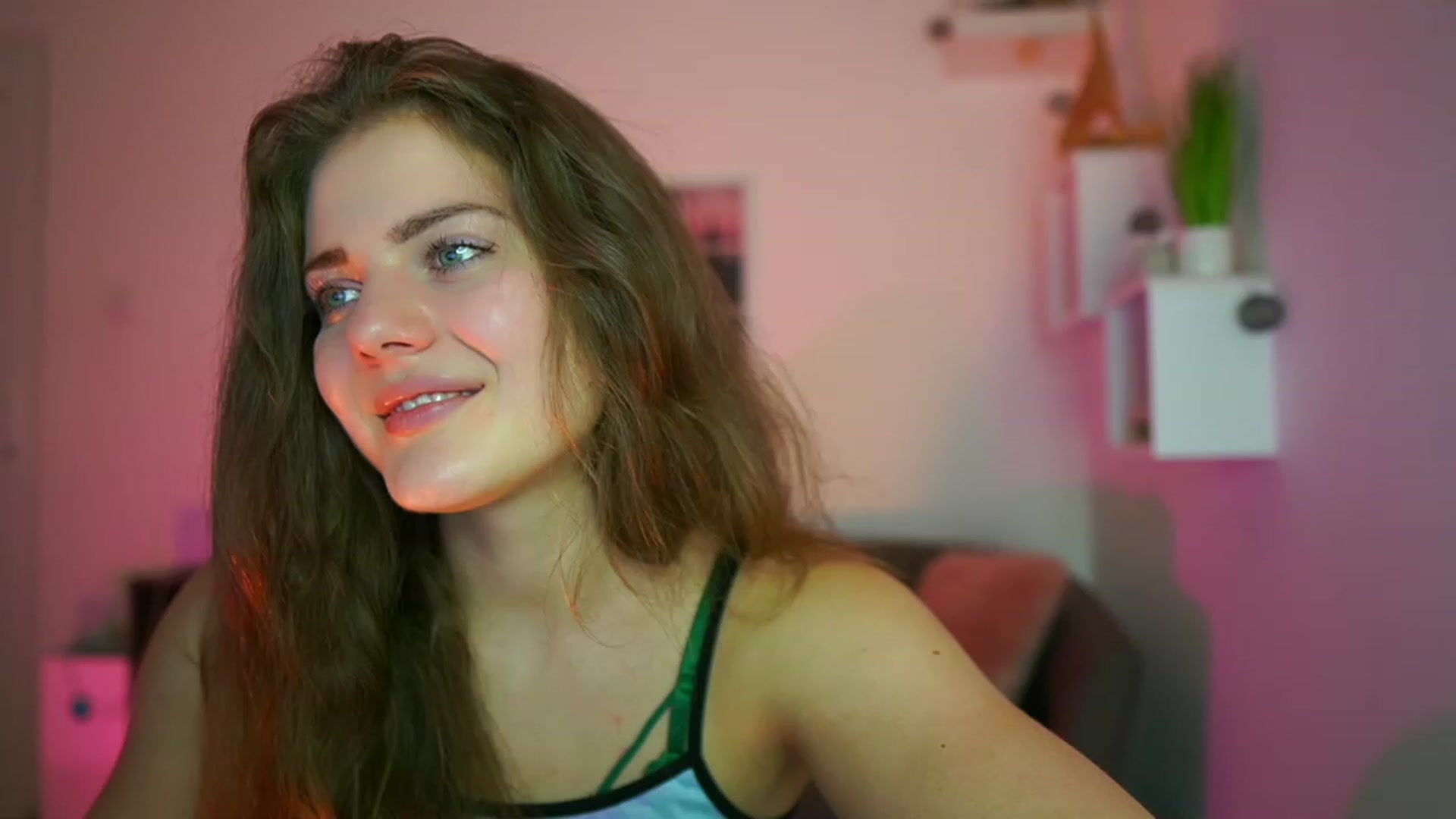 Gallery image thumbnail from Elly_Malkova_'s myfreecams stream on, 06/21/2023, 19:33 image 1 of 20