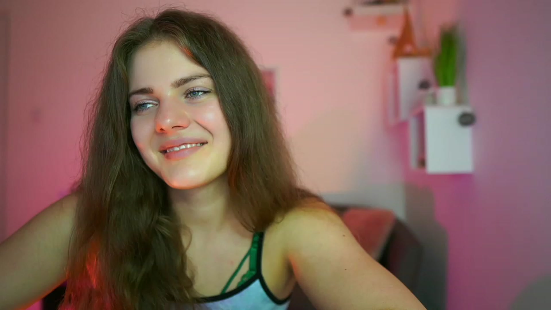 Gallery image thumbnail from Elly_Malkova_'s myfreecams stream on, 06/21/2023, 19:33 image 15 of 20