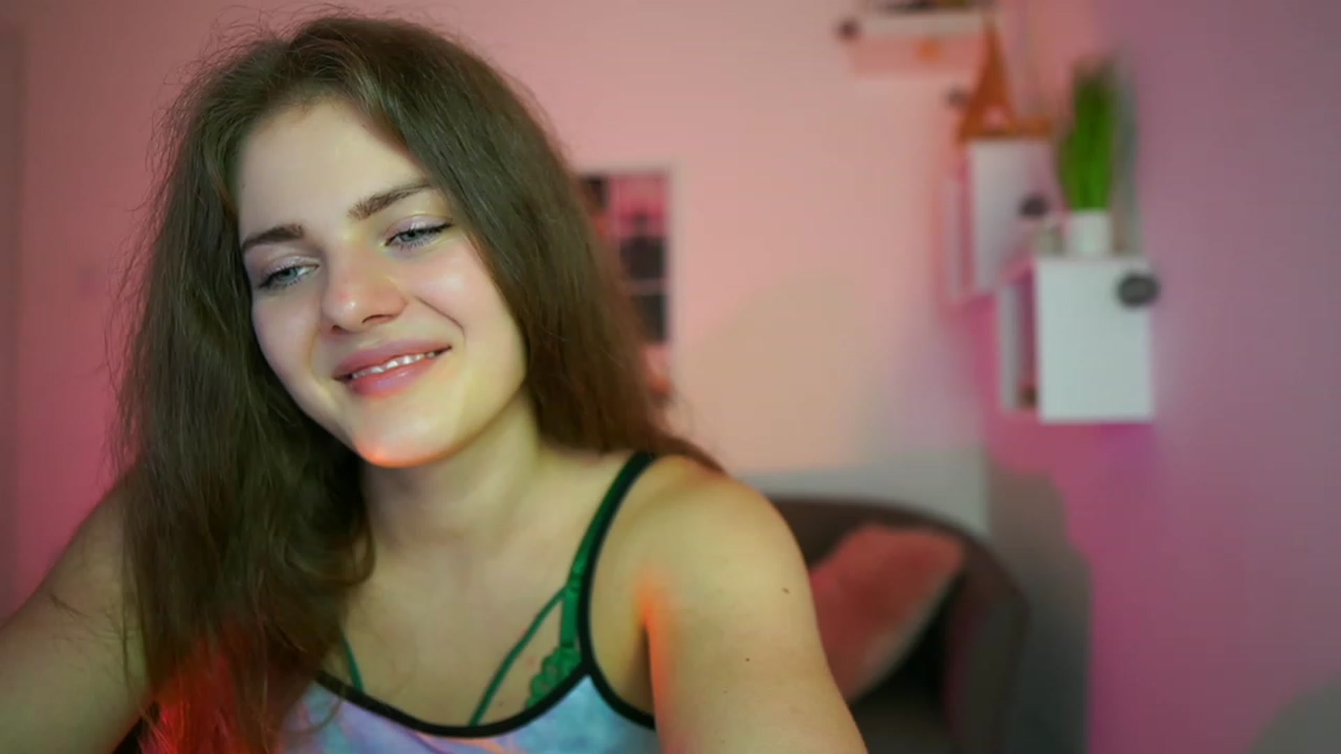 Gallery image thumbnail from Elly_Malkova_'s myfreecams stream on, 06/21/2023, 21:38 image 3 of 20