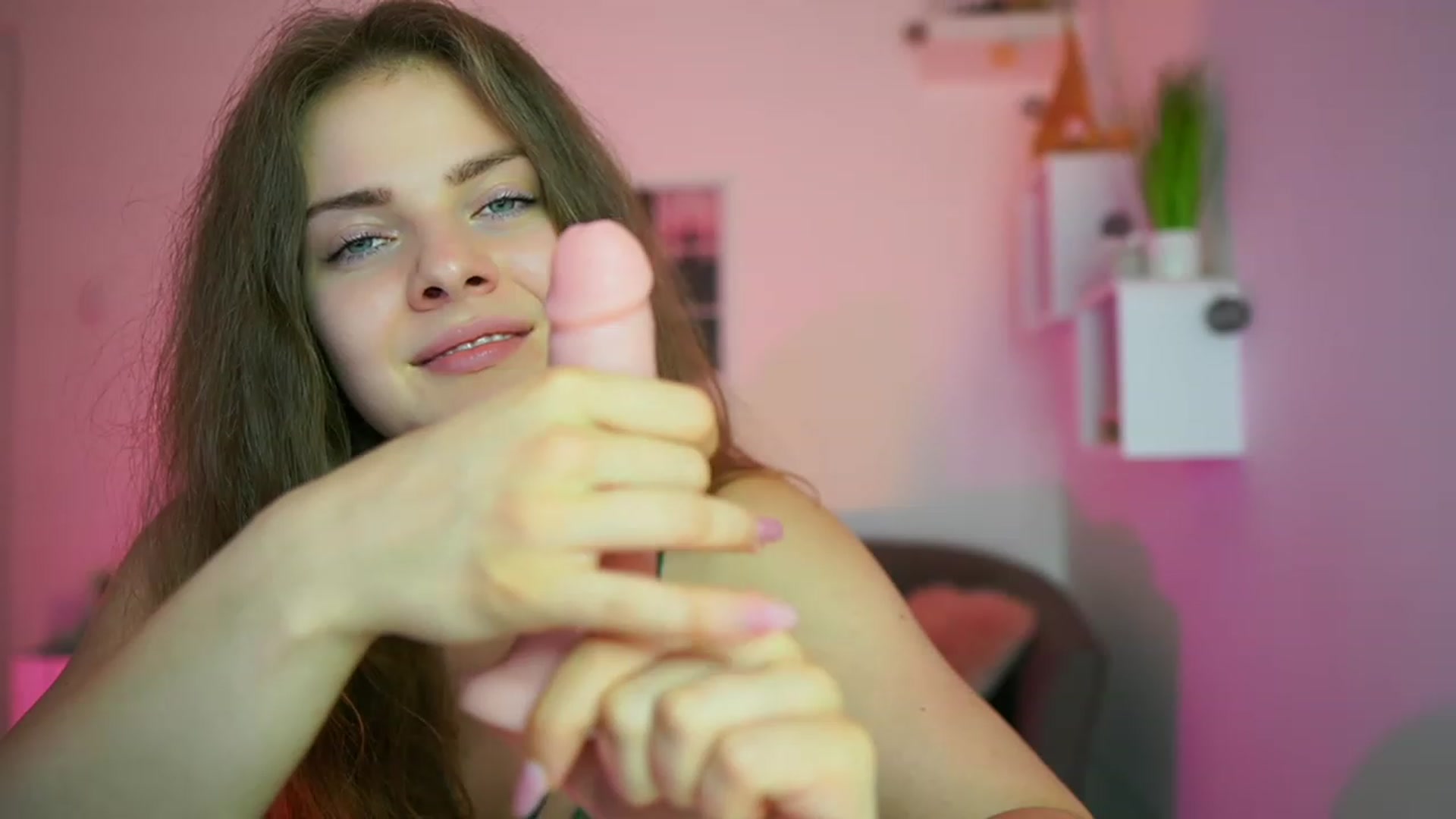 Gallery image thumbnail from Elly_Malkova_'s myfreecams stream on, 06/21/2023, 21:38 image 17 of 20