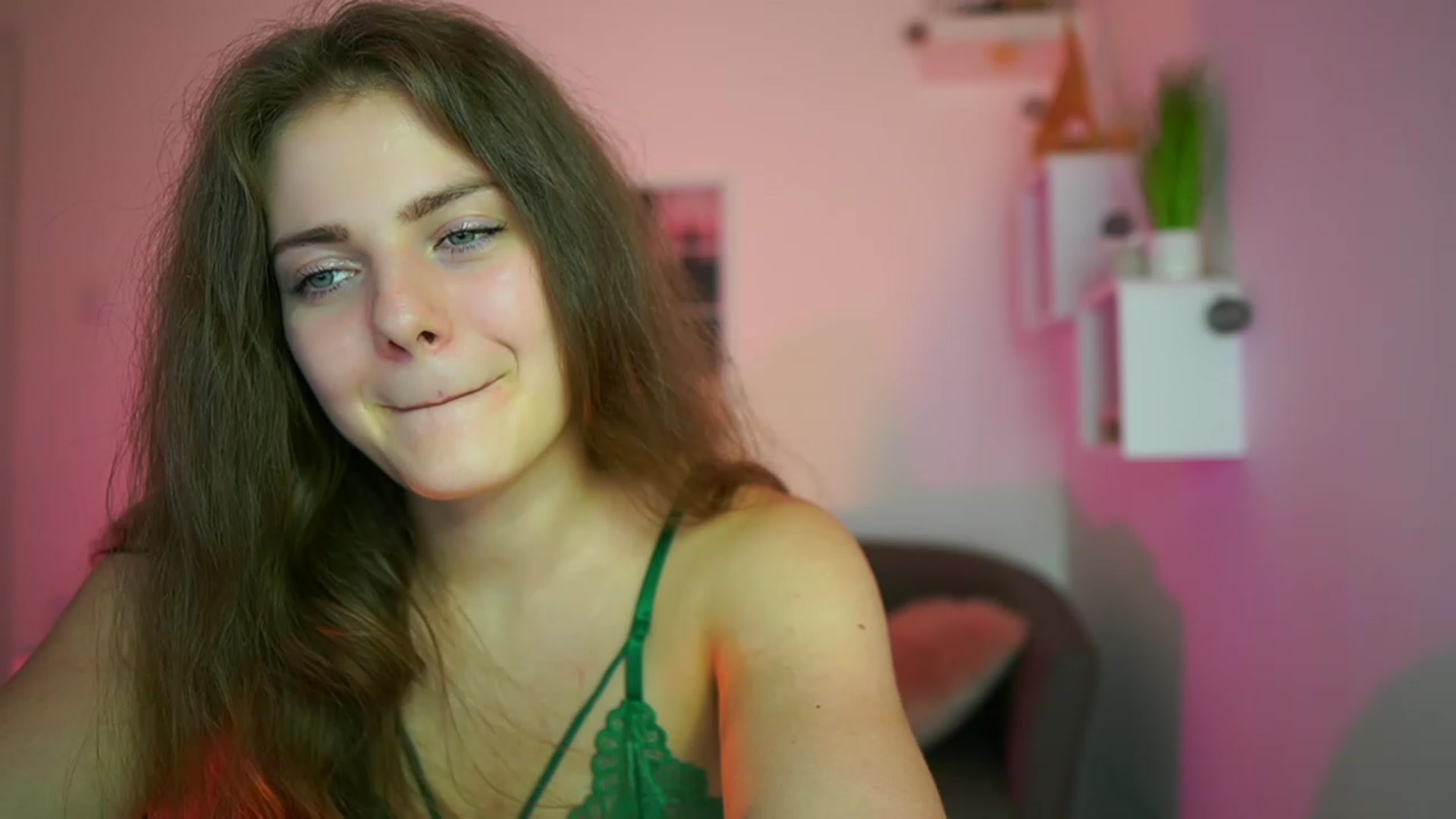 Gallery image thumbnail from Elly_Malkova_'s myfreecams stream on, 06/21/2023, 22:11 image 20 of 20