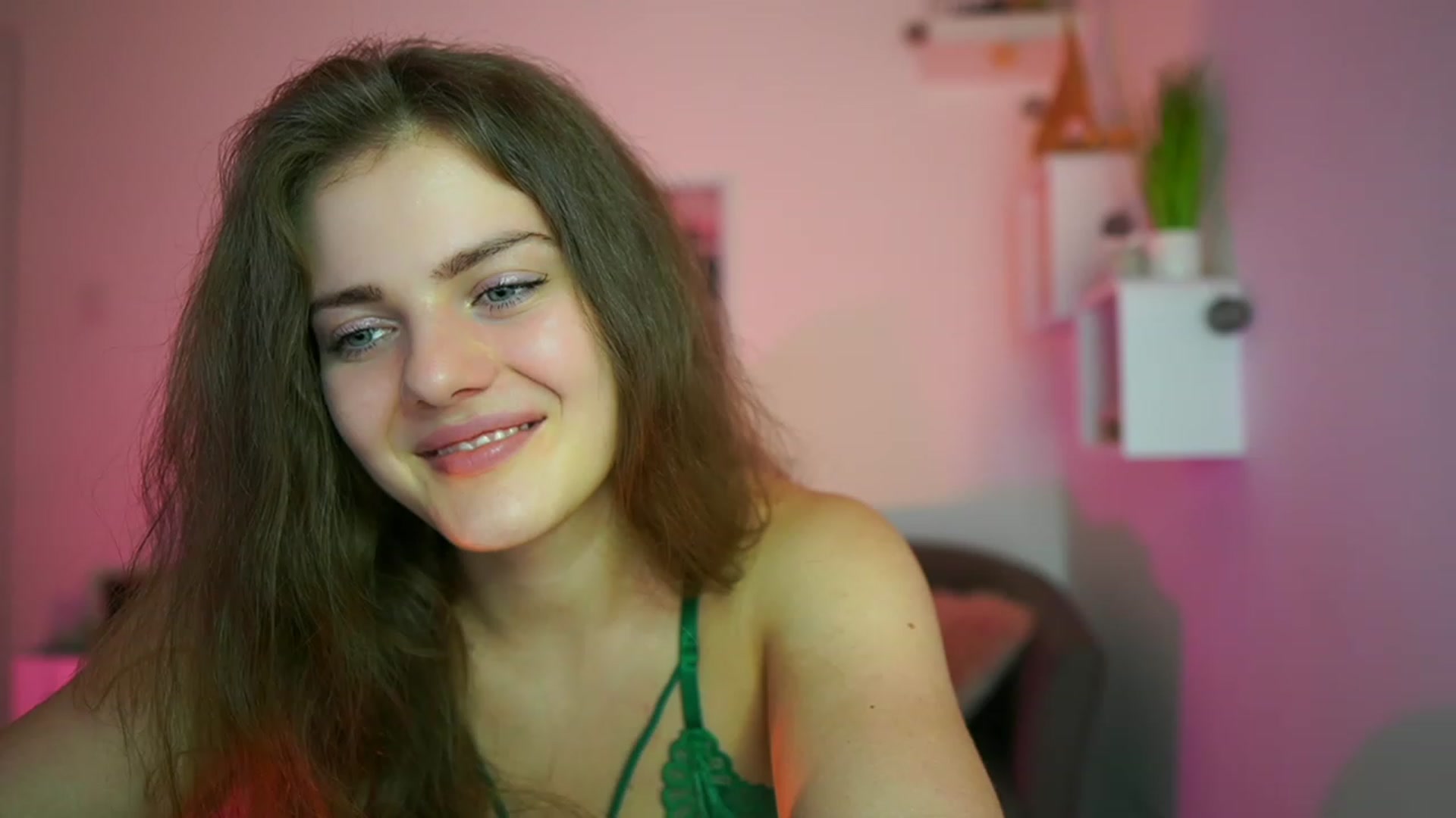 Gallery image thumbnail from Elly_Malkova_'s myfreecams stream on, 06/21/2023, 22:11 image 2 of 20