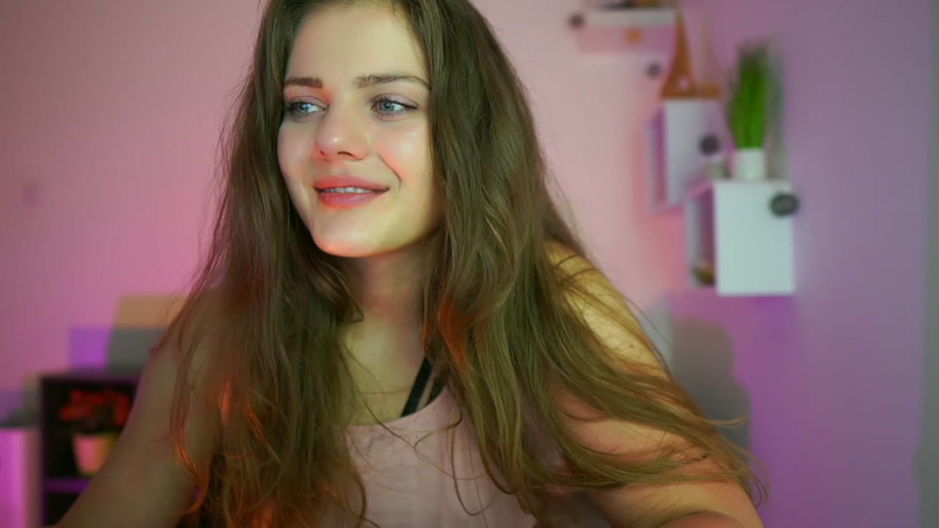 Gallery image thumbnail from Elly_Malkova_'s myfreecams stream on, 06/27/2023, 18:38 image 17 of 20