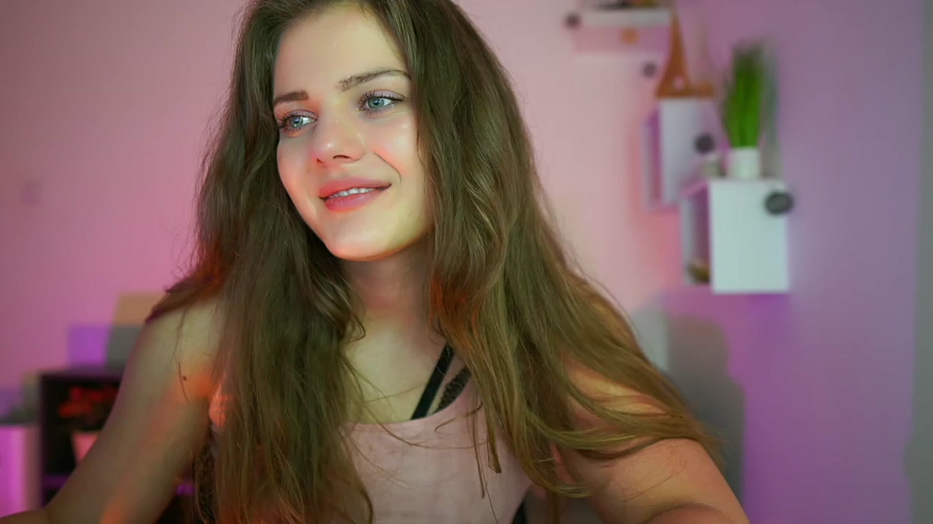 Gallery image thumbnail from Elly_Malkova_'s myfreecams stream on, 06/27/2023, 18:38 image 14 of 20