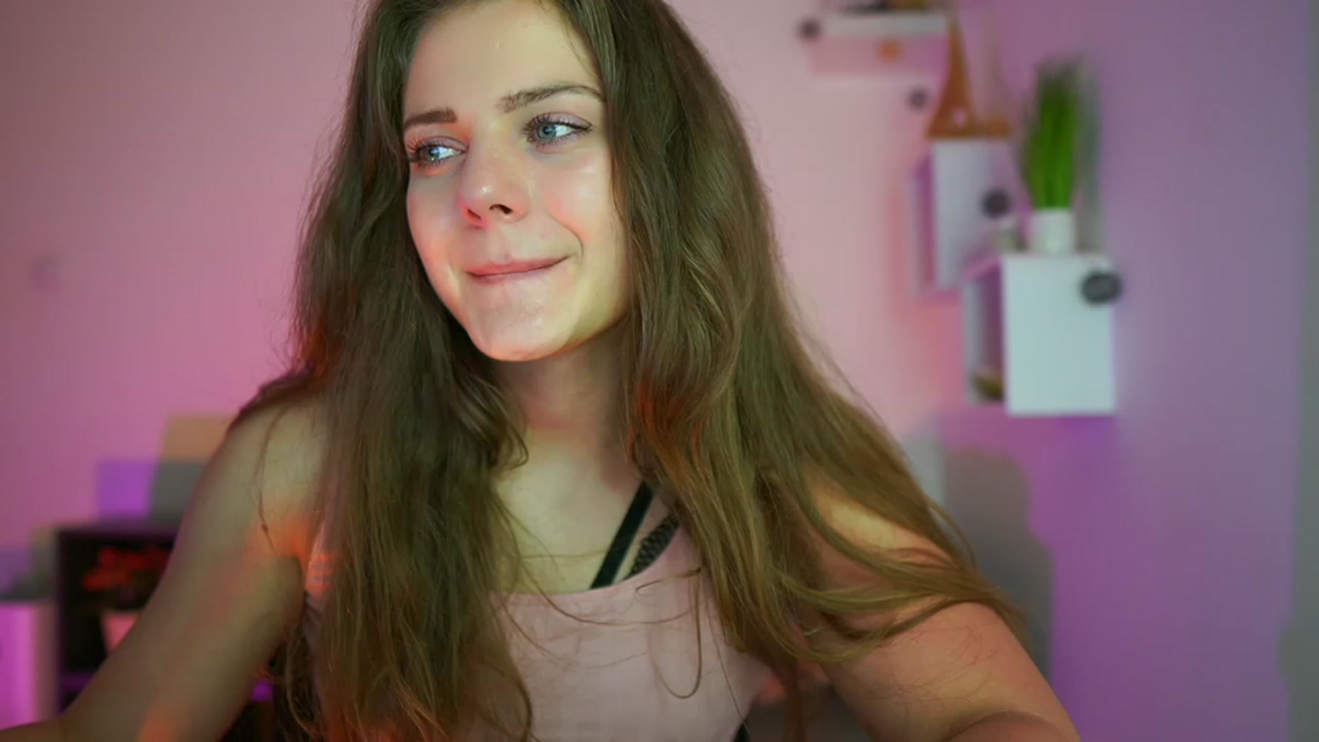 Gallery image thumbnail from Elly_Malkova_'s myfreecams stream on, 06/27/2023, 18:38 image 12 of 20