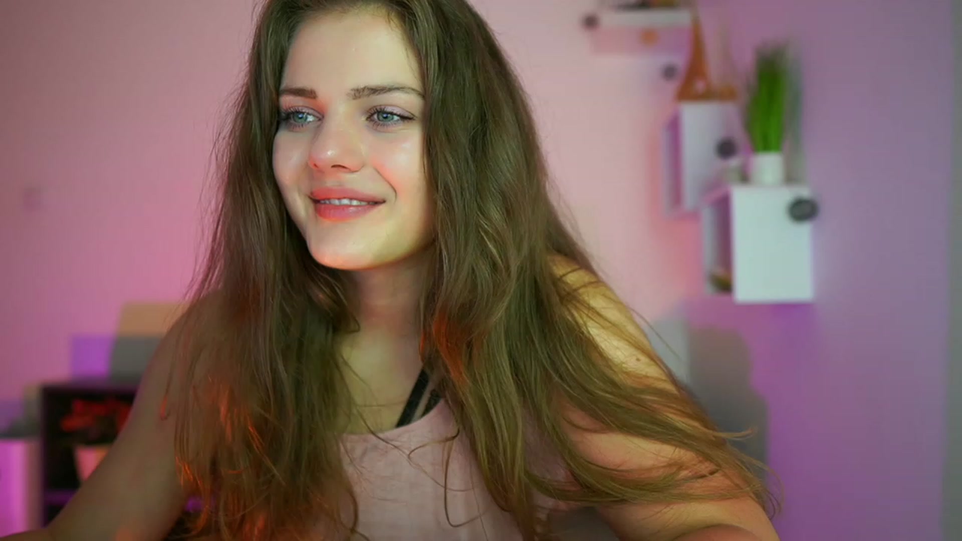 Gallery image thumbnail from Elly_Malkova_'s myfreecams stream on, 06/27/2023, 18:38 image 18 of 20