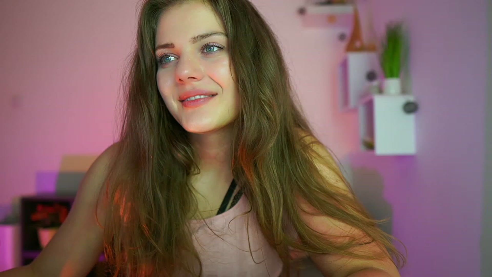 Gallery image thumbnail from Elly_Malkova_'s myfreecams stream on, 06/27/2023, 18:38 image 19 of 20