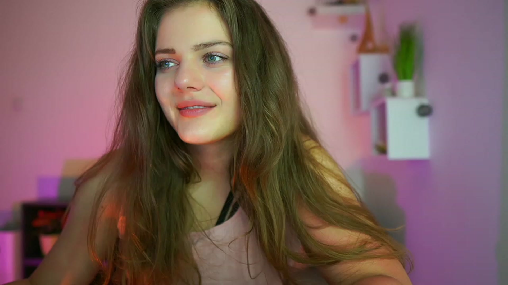 Gallery image thumbnail from Elly_Malkova_'s myfreecams stream on, 06/27/2023, 18:38 image 16 of 20