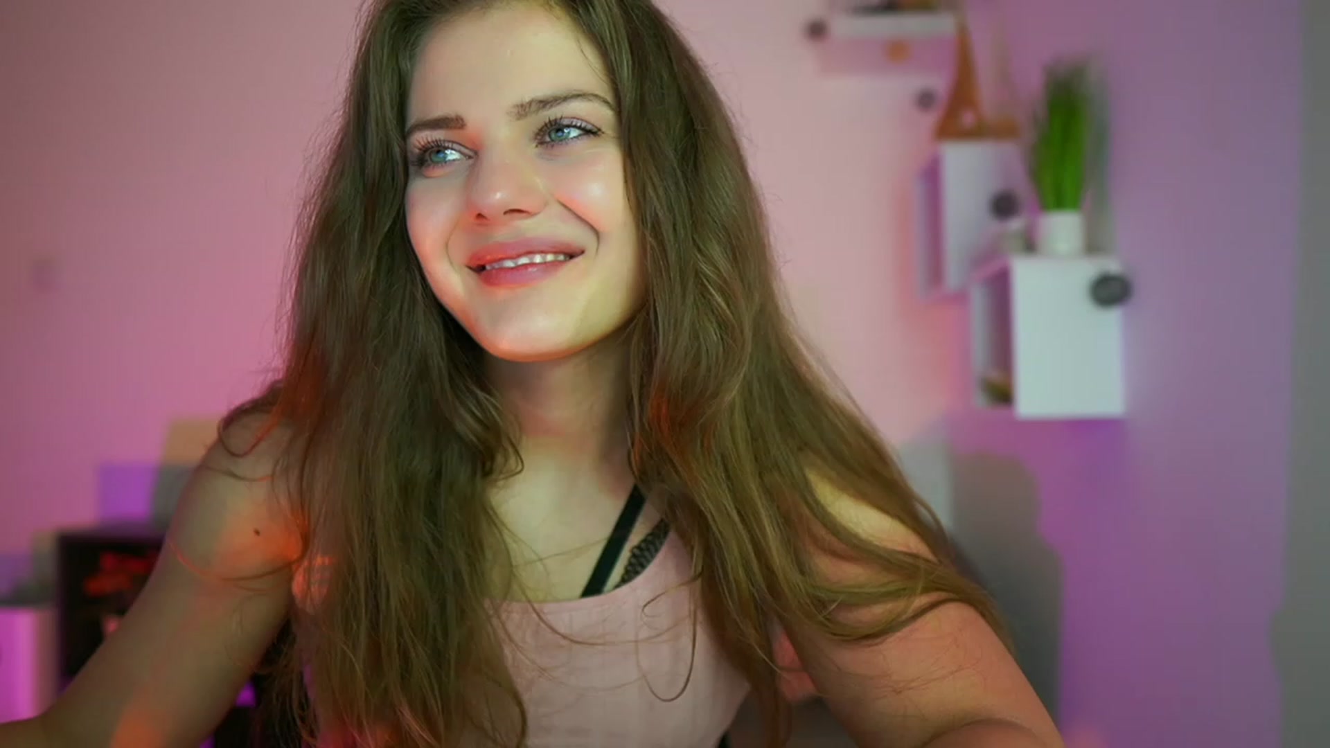 Gallery image thumbnail from Elly_Malkova_'s myfreecams stream on, 06/27/2023, 18:38 image 10 of 20