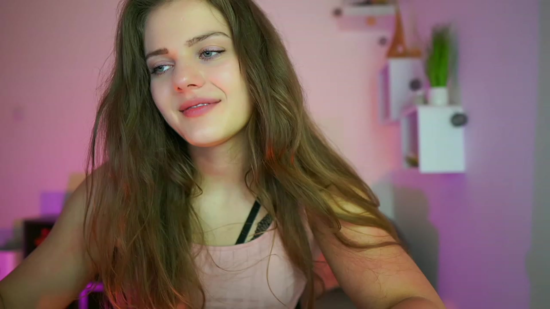 Gallery image thumbnail from Elly_Malkova_'s myfreecams stream on, 06/27/2023, 18:38 image 6 of 20