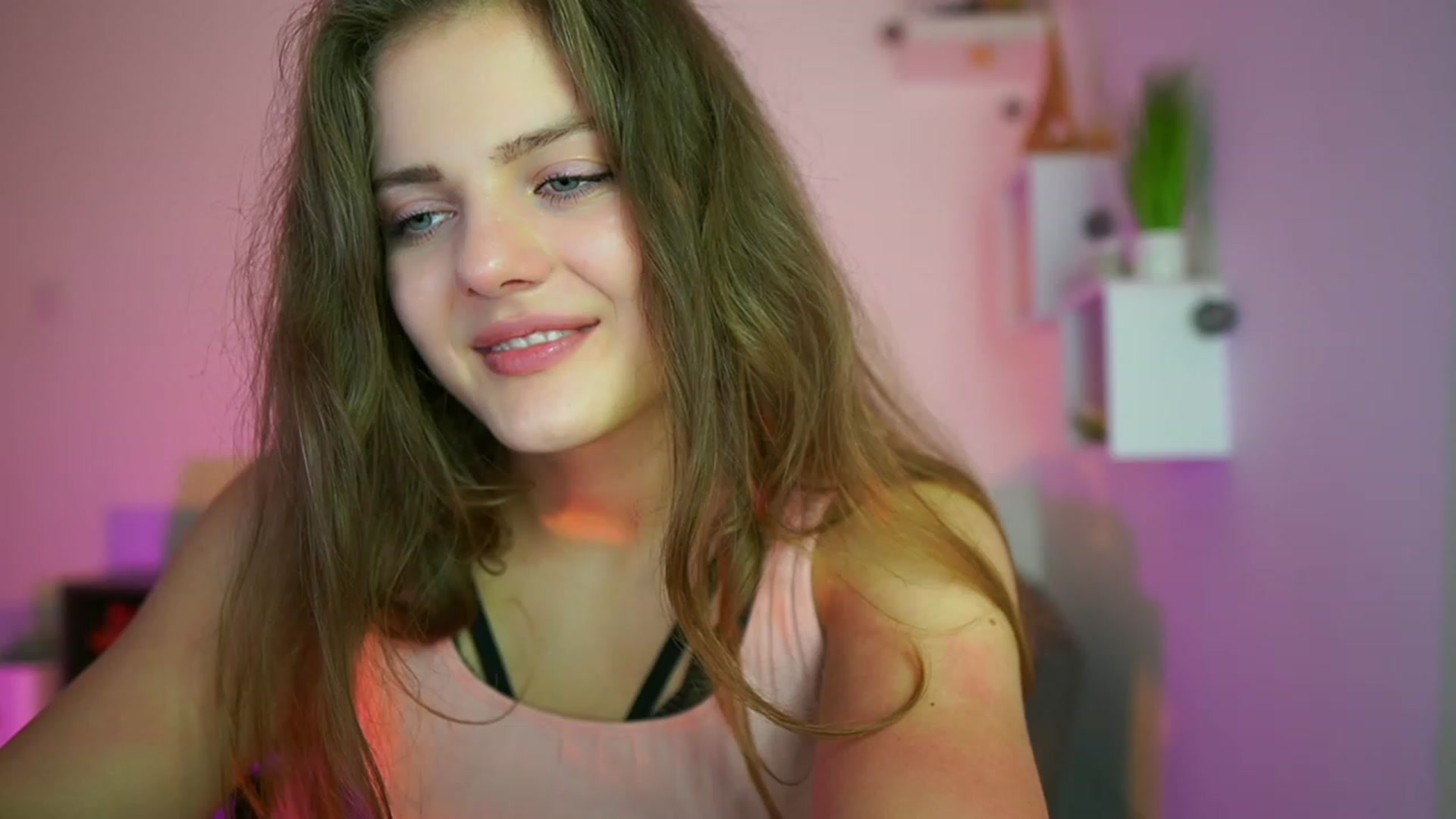 Gallery image thumbnail from Elly_Malkova_'s myfreecams stream on, 06/27/2023, 19:12 image 14 of 20