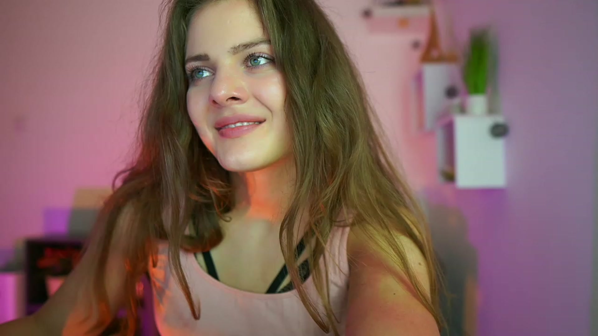 Gallery image thumbnail from Elly_Malkova_'s myfreecams stream on, 06/27/2023, 19:12 image 17 of 20