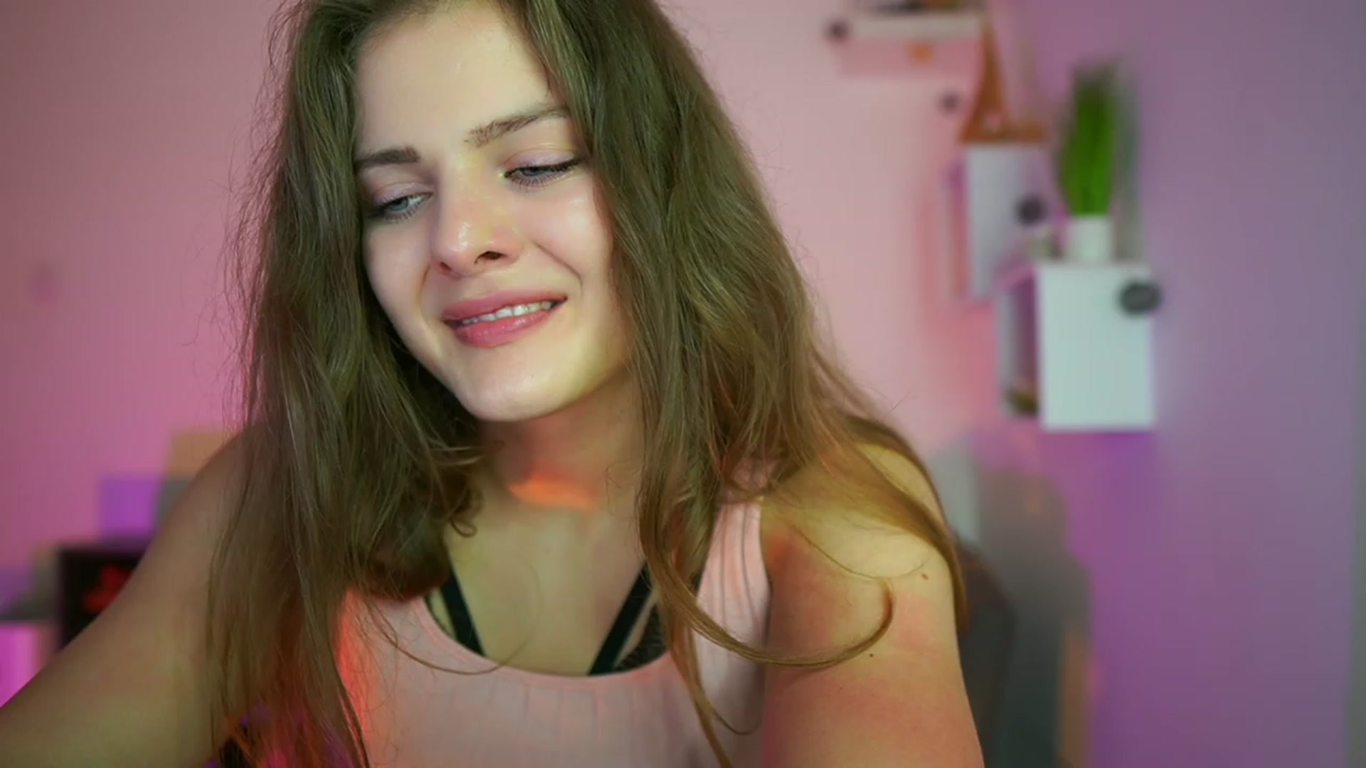 Gallery image thumbnail from Elly_Malkova_'s myfreecams stream on, 06/27/2023, 19:12 image 13 of 20
