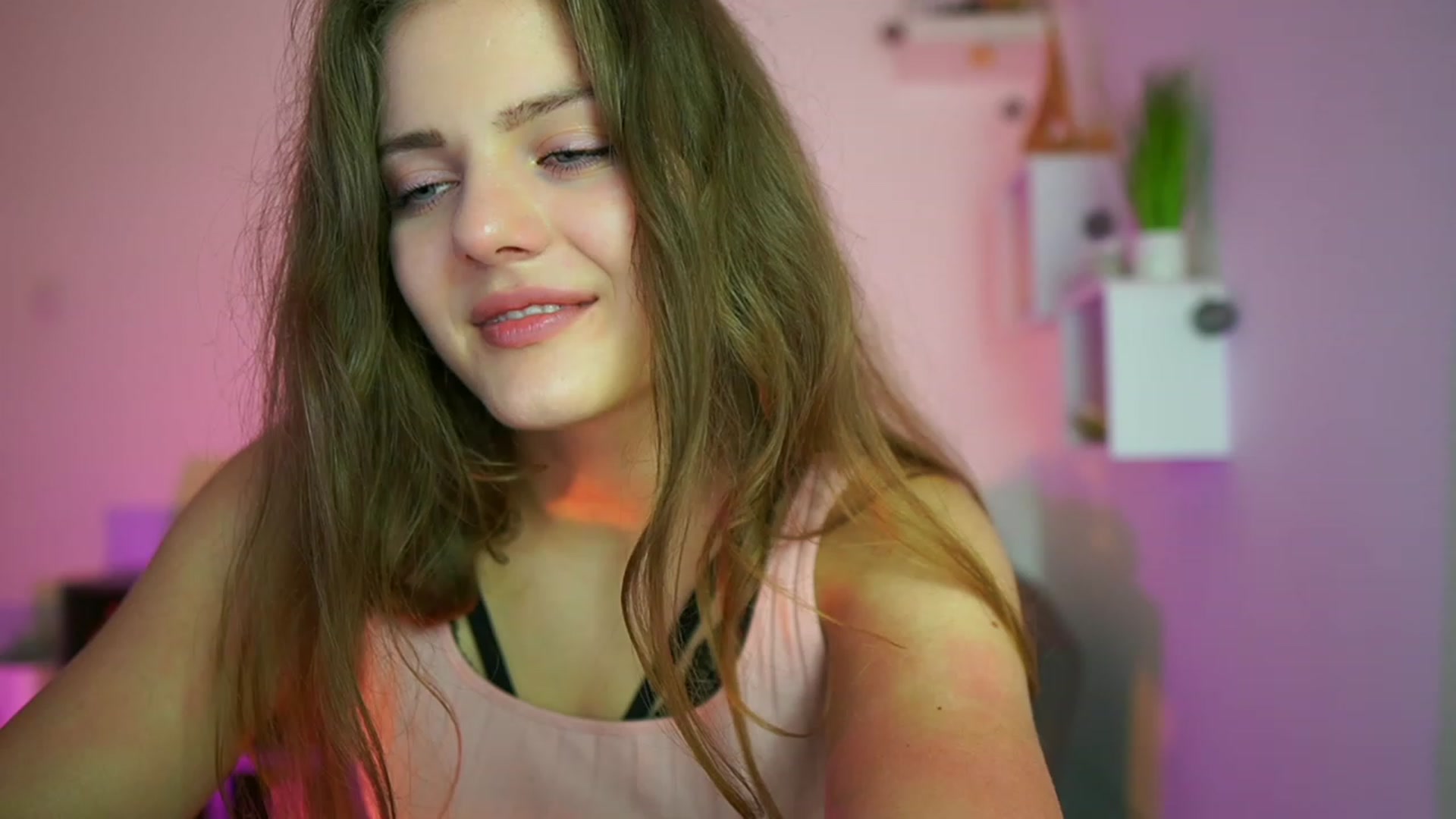 Gallery image thumbnail from Elly_Malkova_'s myfreecams stream on, 06/27/2023, 19:12 image 10 of 20