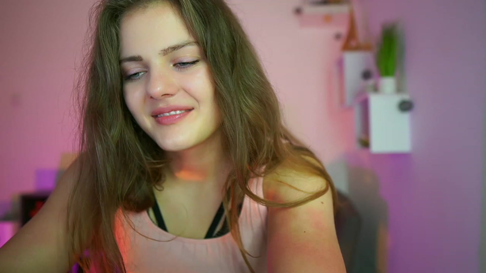 Gallery image thumbnail from Elly_Malkova_'s myfreecams stream on, 06/27/2023, 19:12 image 12 of 20