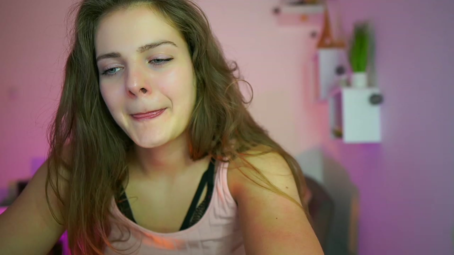 Gallery image thumbnail from Elly_Malkova_'s myfreecams stream on, 06/27/2023, 22:25 image 16 of 20