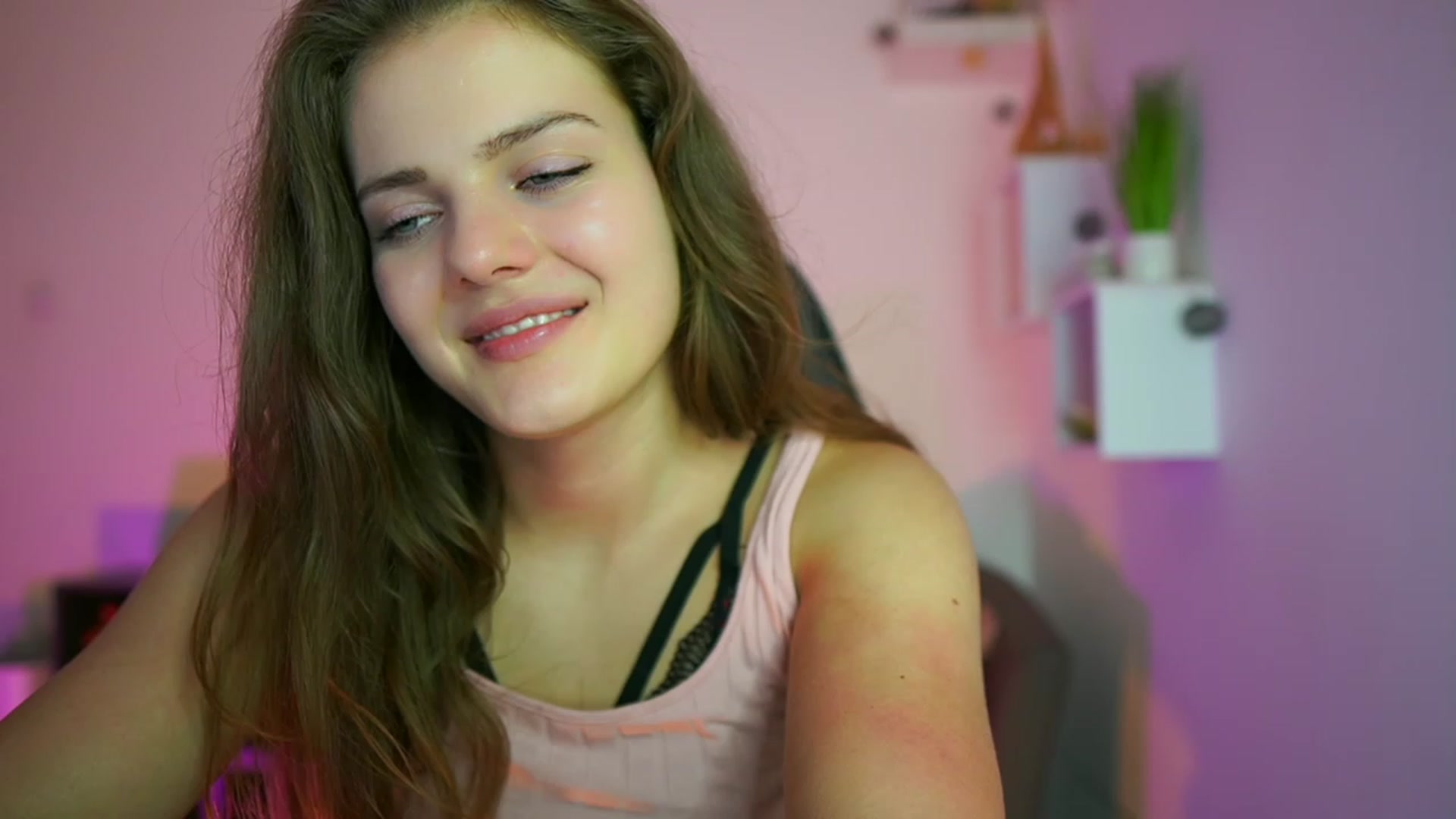 Gallery image thumbnail from Elly_Malkova_'s myfreecams stream on, 06/27/2023, 23:01 image 12 of 20