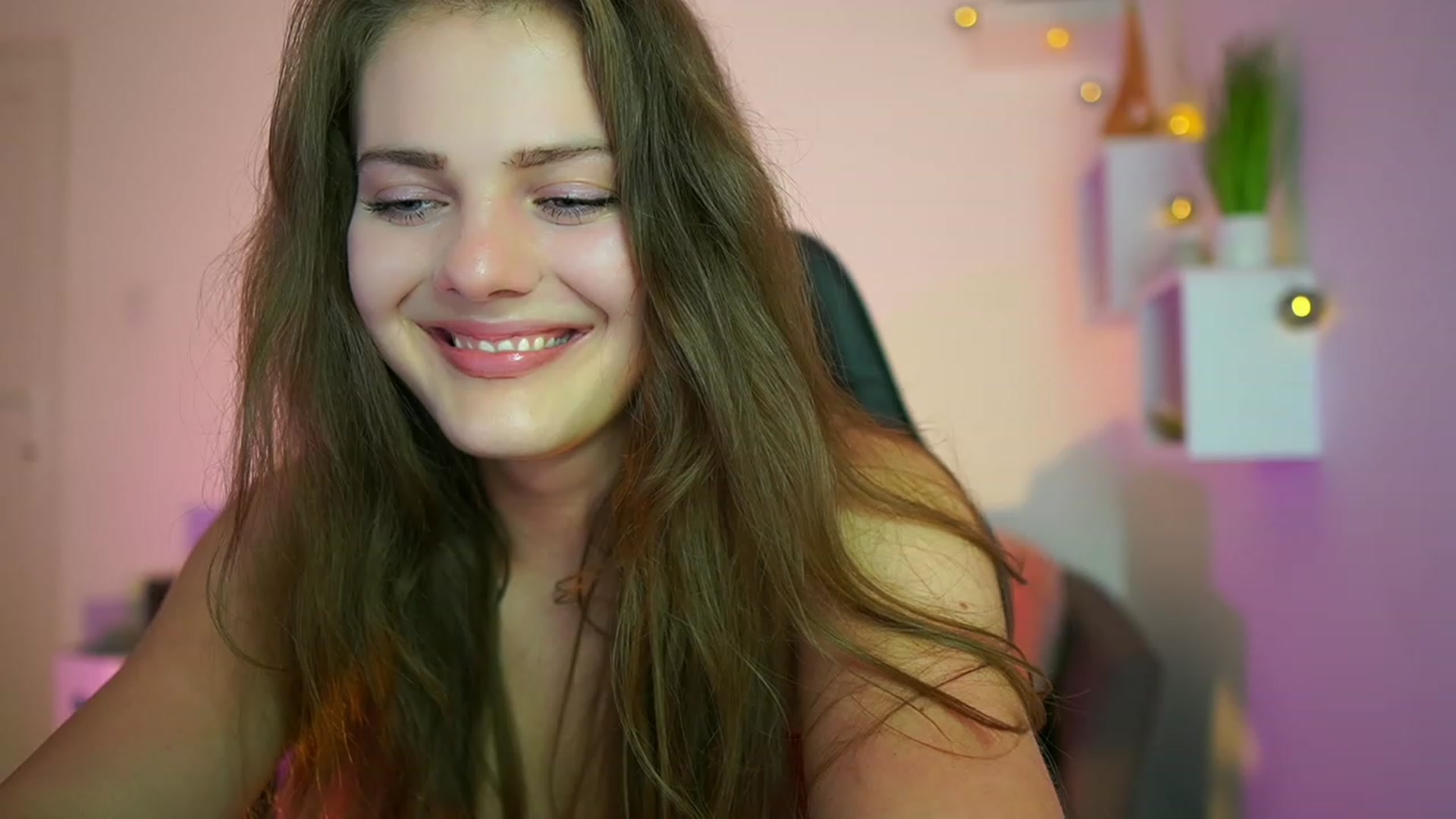 Gallery image thumbnail from Elly_Malkova_'s myfreecams stream on, 06/28/2023, 20:25 image 14 of 20